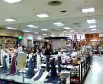 Nishijin Textile Center - Souvenir shop 